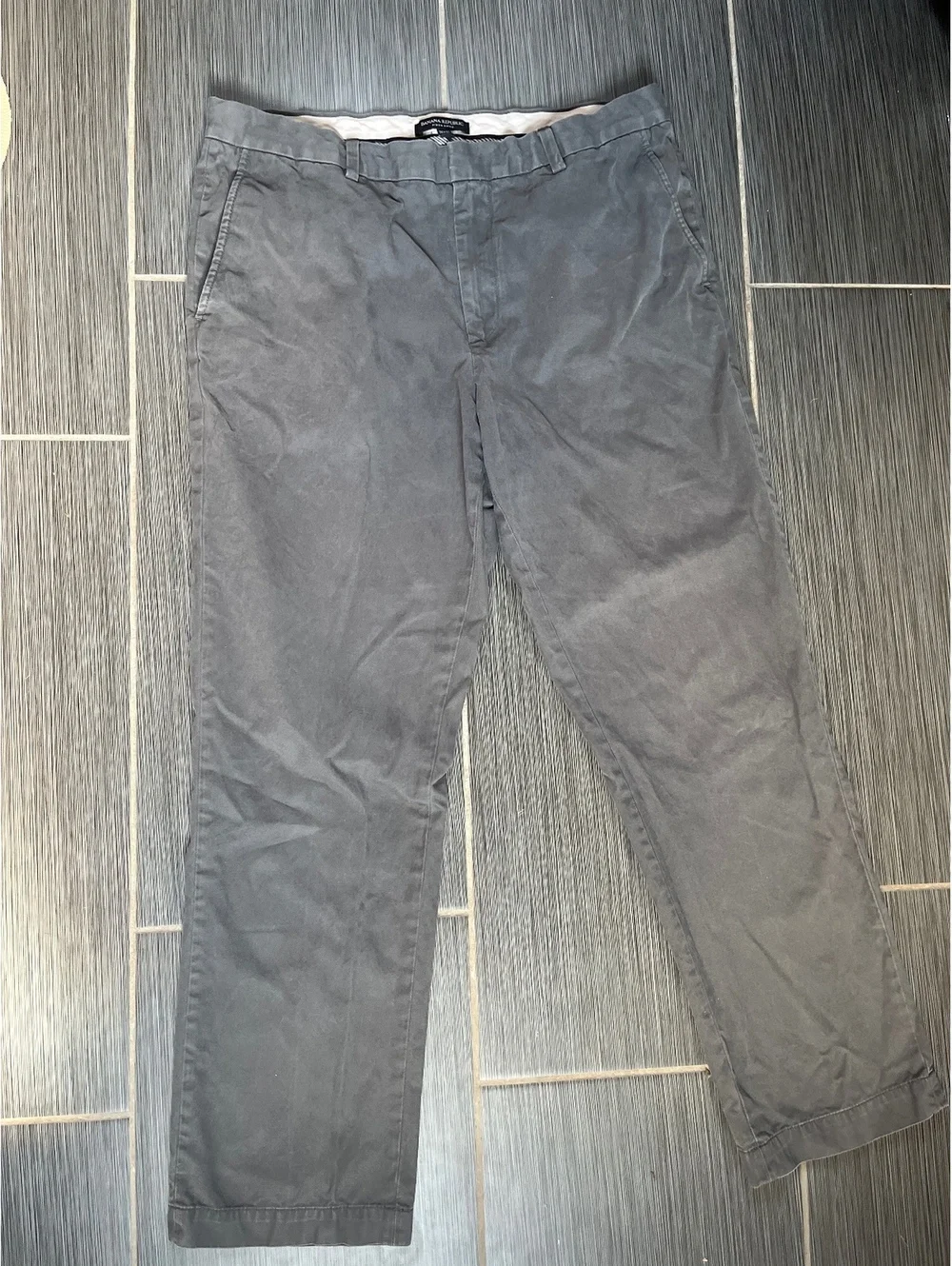 Banana Republic Aiden Men’s Chinos | Charcoal Gray | 36x32 | Excellent Condition